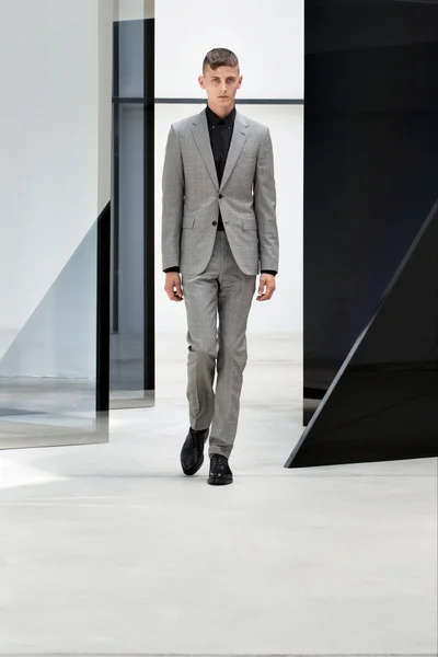 Look 18